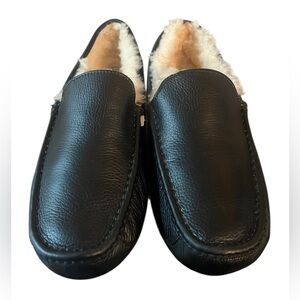 UGG Ascot Men's Slipper - Black Matte Leather, US 9